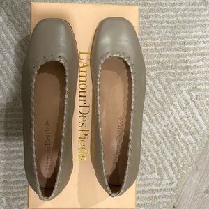 L’amour Des Pieds Leather Tan NWT Never Worn